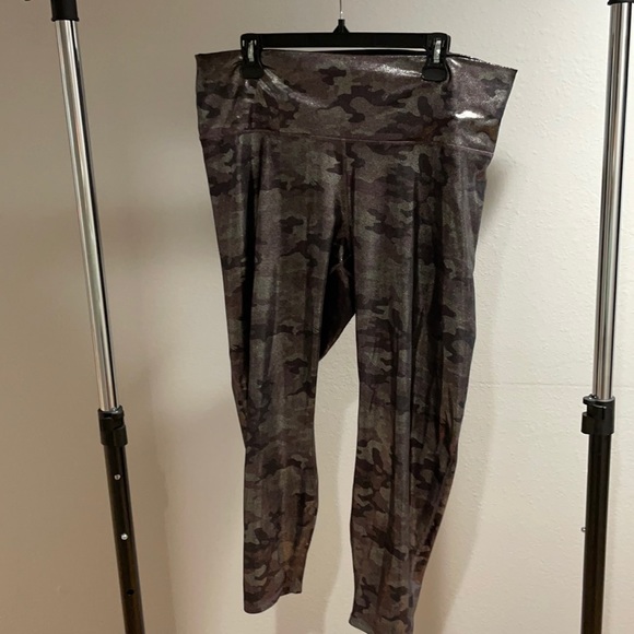 Fabletics - Picture 1 of 3